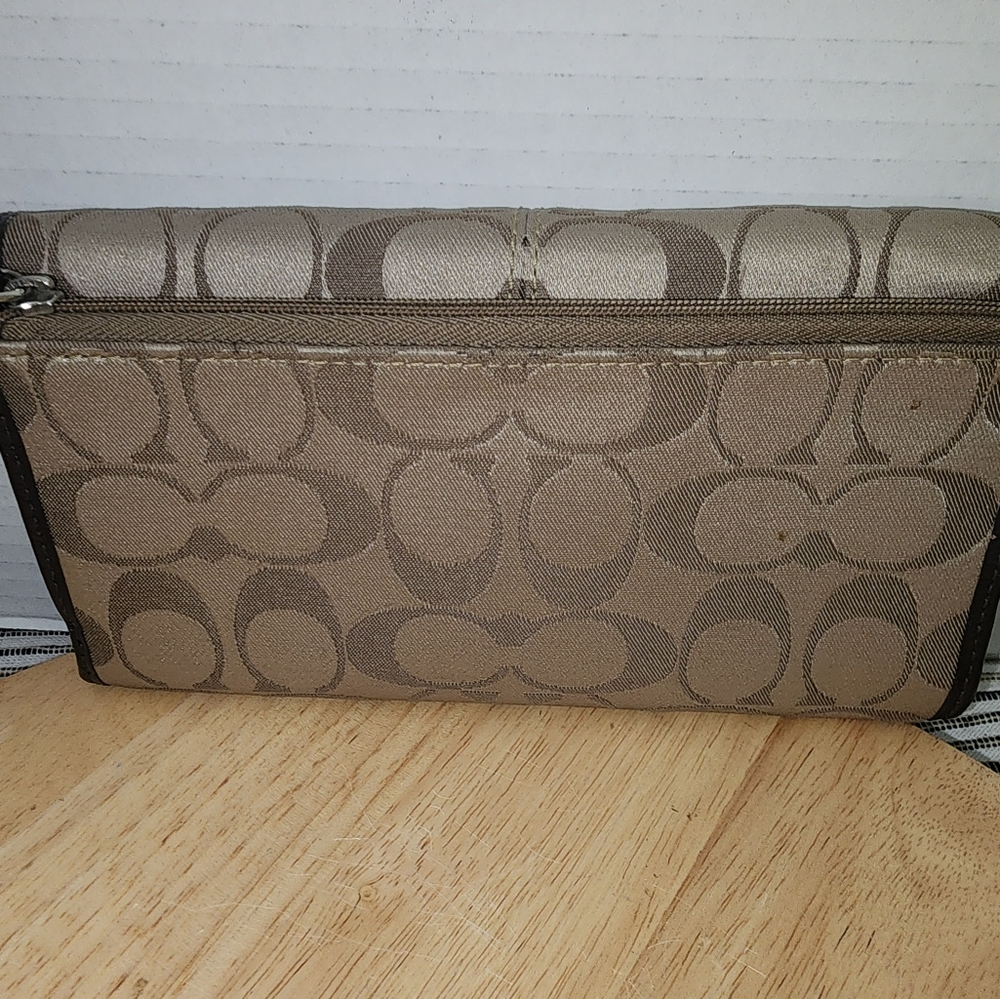 Women's Wallet - Picture 3 of 8
